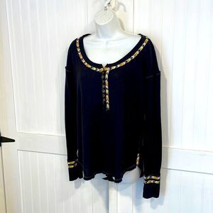 WE THE Free black sweater size M